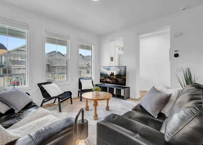 Lovelyhome-Foosball-Nearairport-5 Queen Beds -Air Conditioning