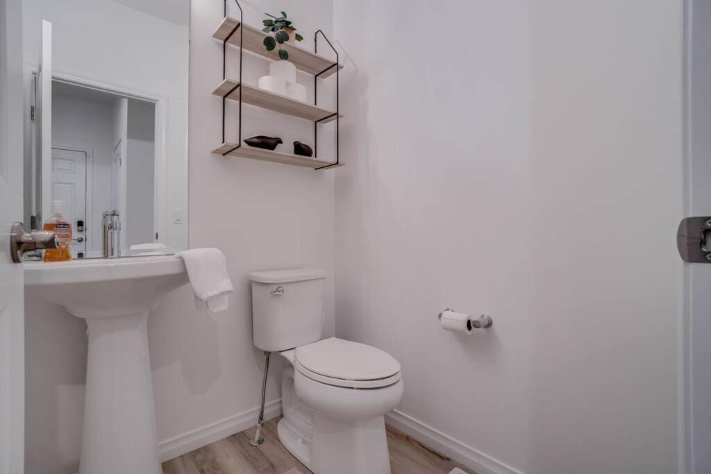 Holiday home Lovelyhome-foosball-nearairport-5 Queen Beds -air Conditioning *