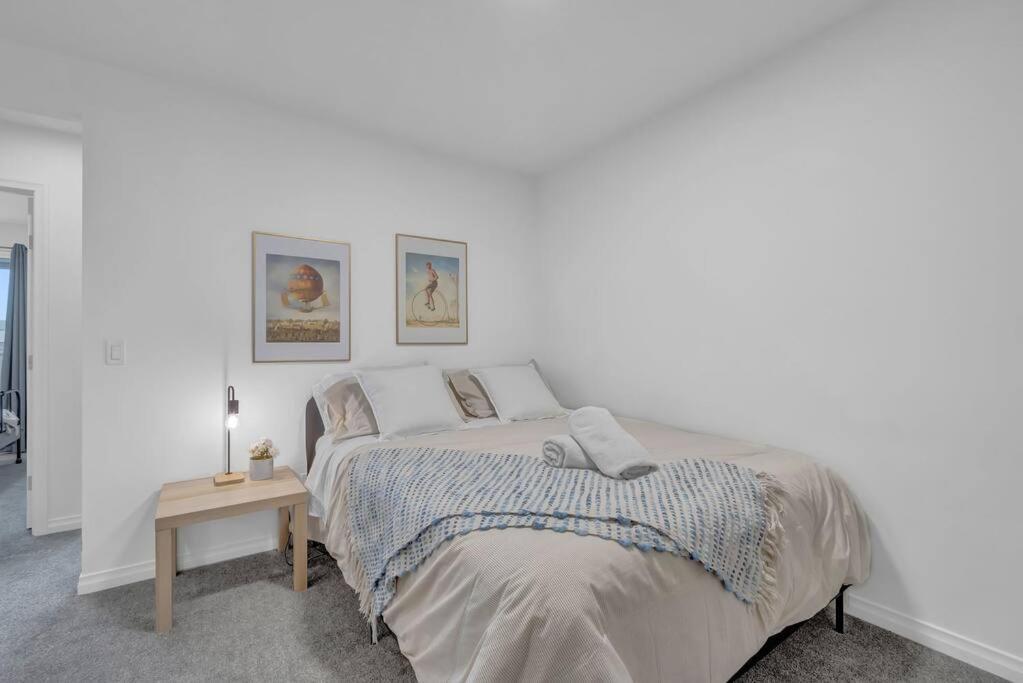 Holiday home Lovelyhome-foosball-nearairport-5 Queen Beds -air Conditioning *