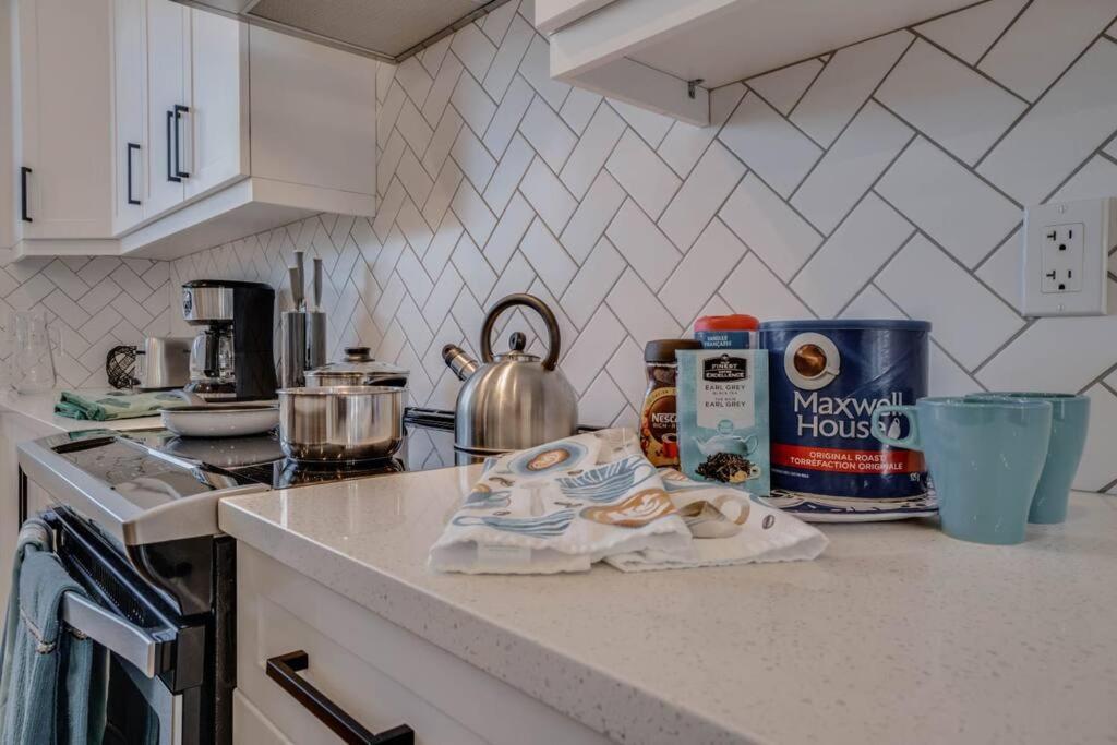 Holiday home Lovelyhome-foosball-nearairport-5 Queen Beds -air Conditioning Edmonton