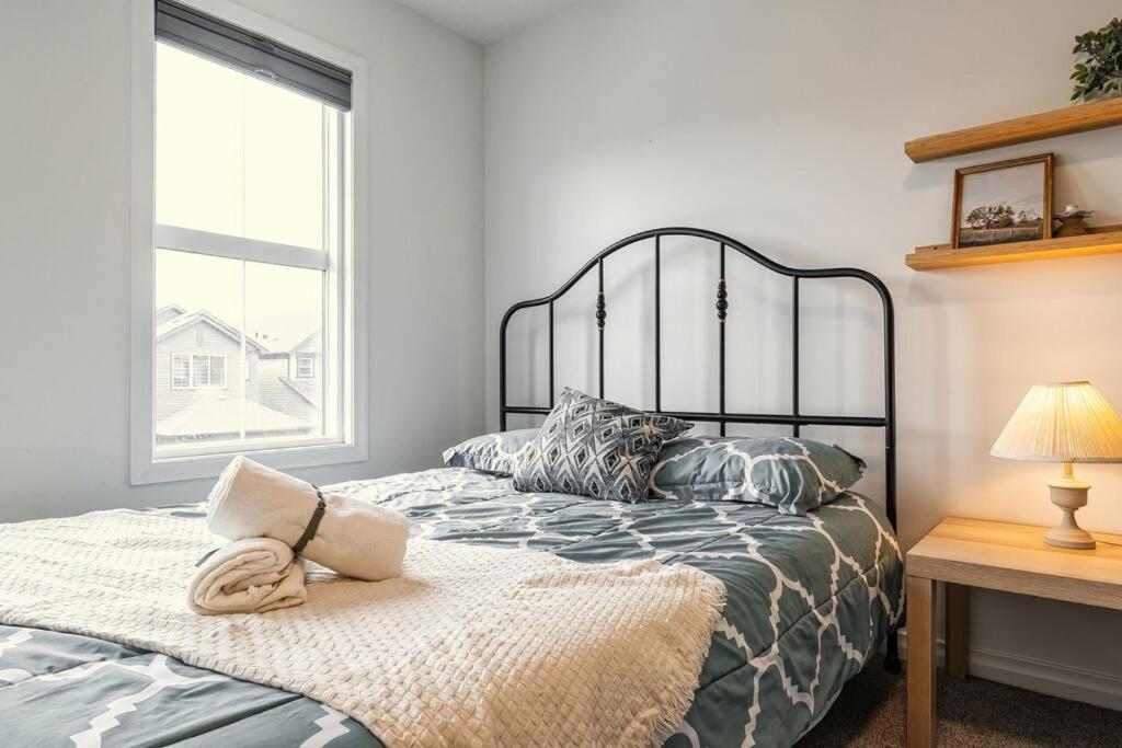 Holiday home Lovelyhome-foosball-nearairport-5 Queen Beds -air Conditioning