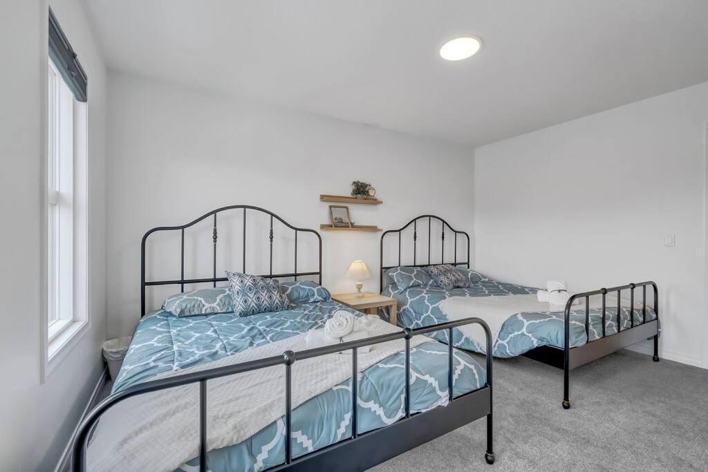 Holiday home Lovelyhome-foosball-nearairport-5 Queen Beds -air Conditioning Edmonton