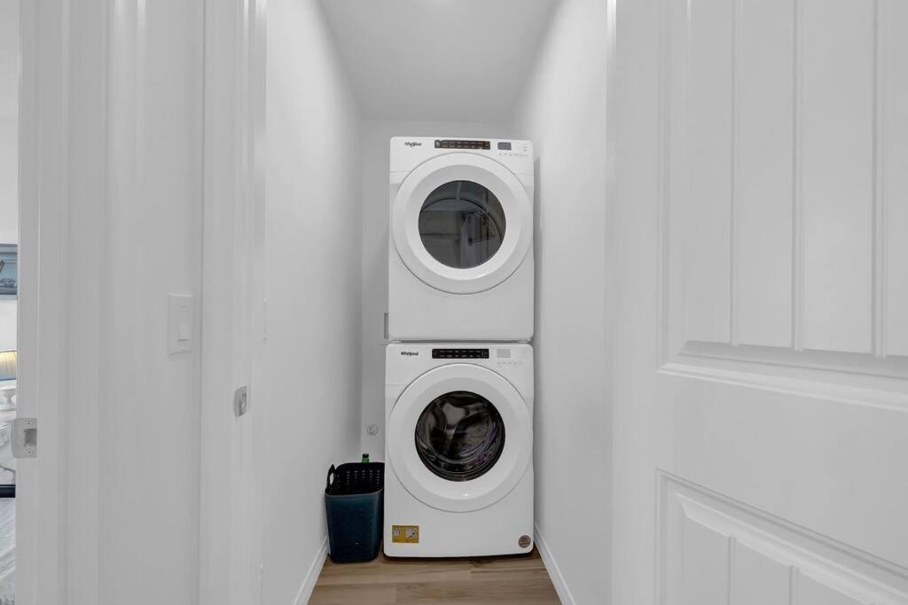 Holiday home Lovelyhome-foosball-nearairport-5 Queen Beds -air Conditioning Edmonton