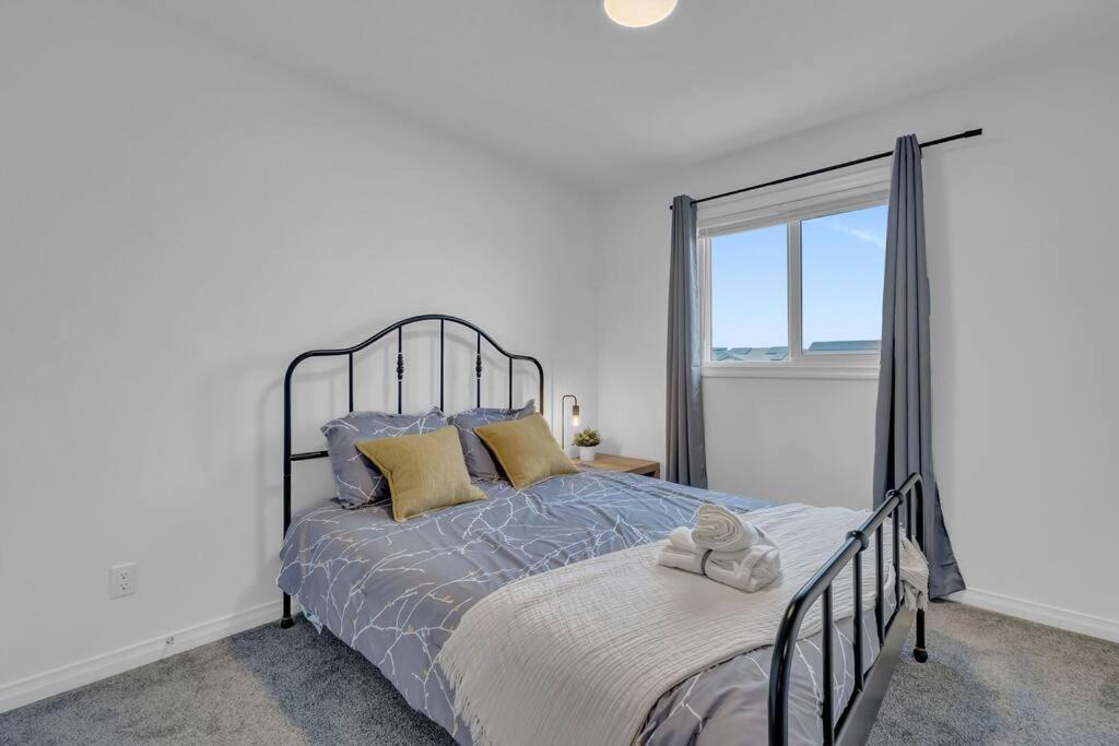 Lovelyhome-foosball-nearairport-5 Queen Beds -air Conditioning Holiday home