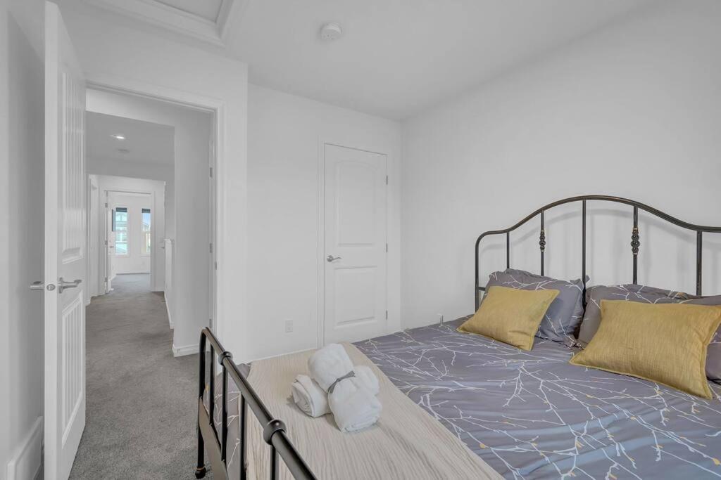 Lovelyhome-foosball-nearairport-5 Queen Beds -air Conditioning Holiday home